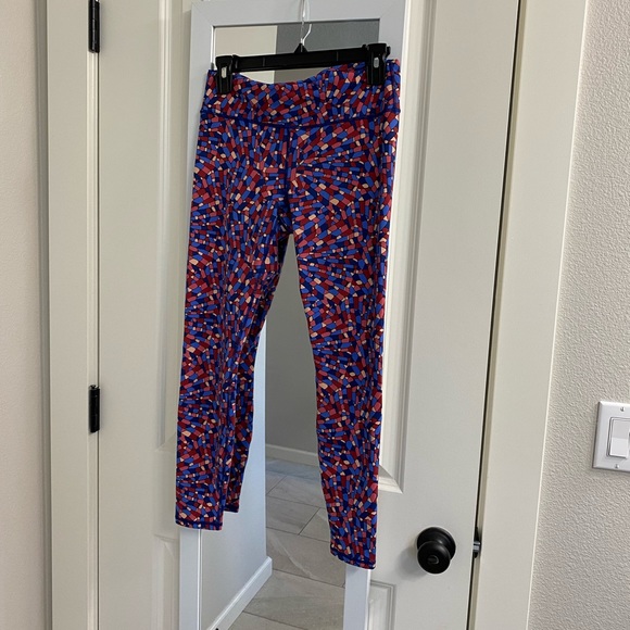 Fabletics Mid-Rise Printed PowerHold® Legging - Picture 2 of 3